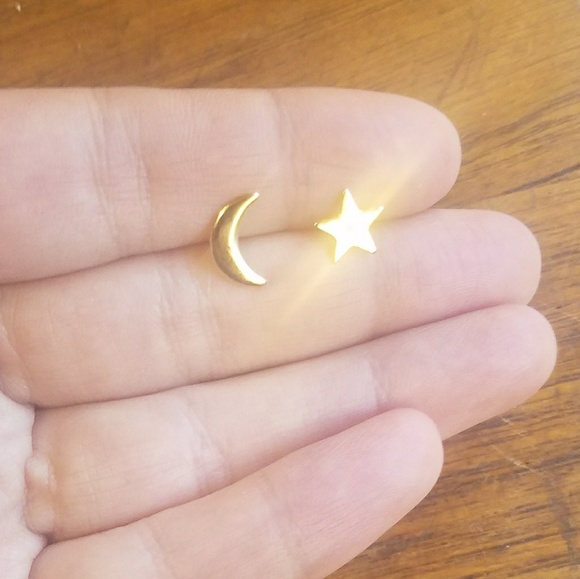 NWOT Gold Moon & Star Studs - Picture 5 of 7
